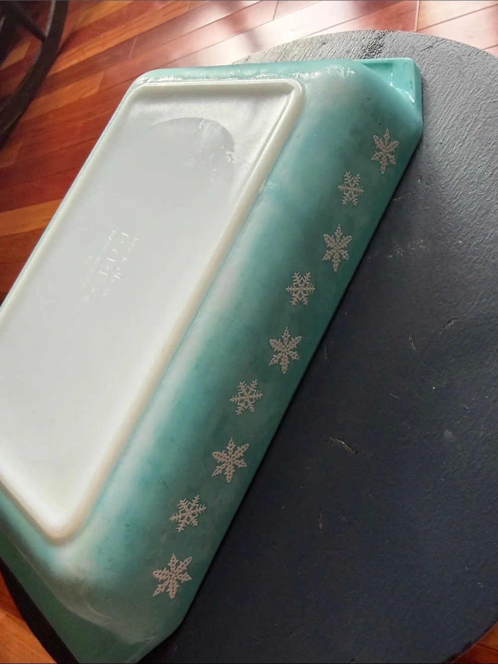 PYREX 548-B Turquoise Snowflake Space Saver Dish 1¼ Qt – Made in USA